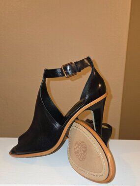 VINCE CAMUTO Barely worn Women's Frasper Ankle Strap size 11 High Heel Shooties